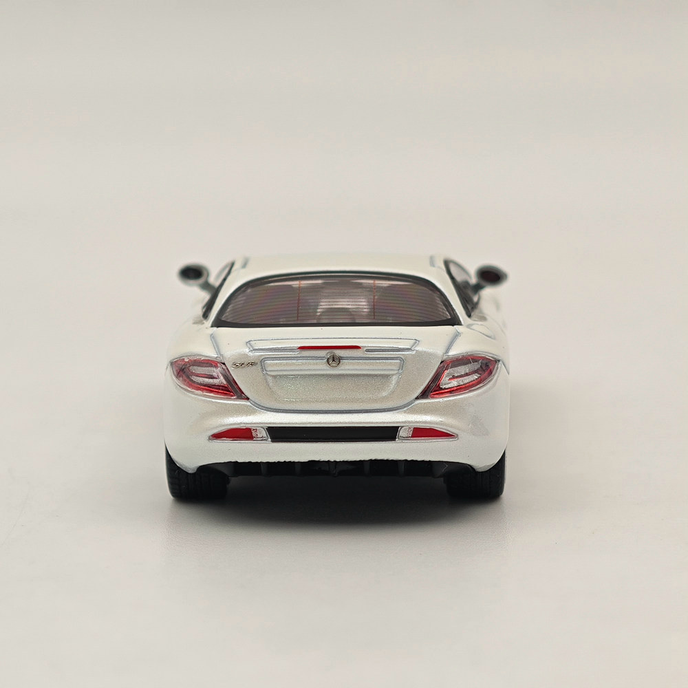 1:64 STREET WARRIOR Mercedes SLR McLaren White Diecast Model