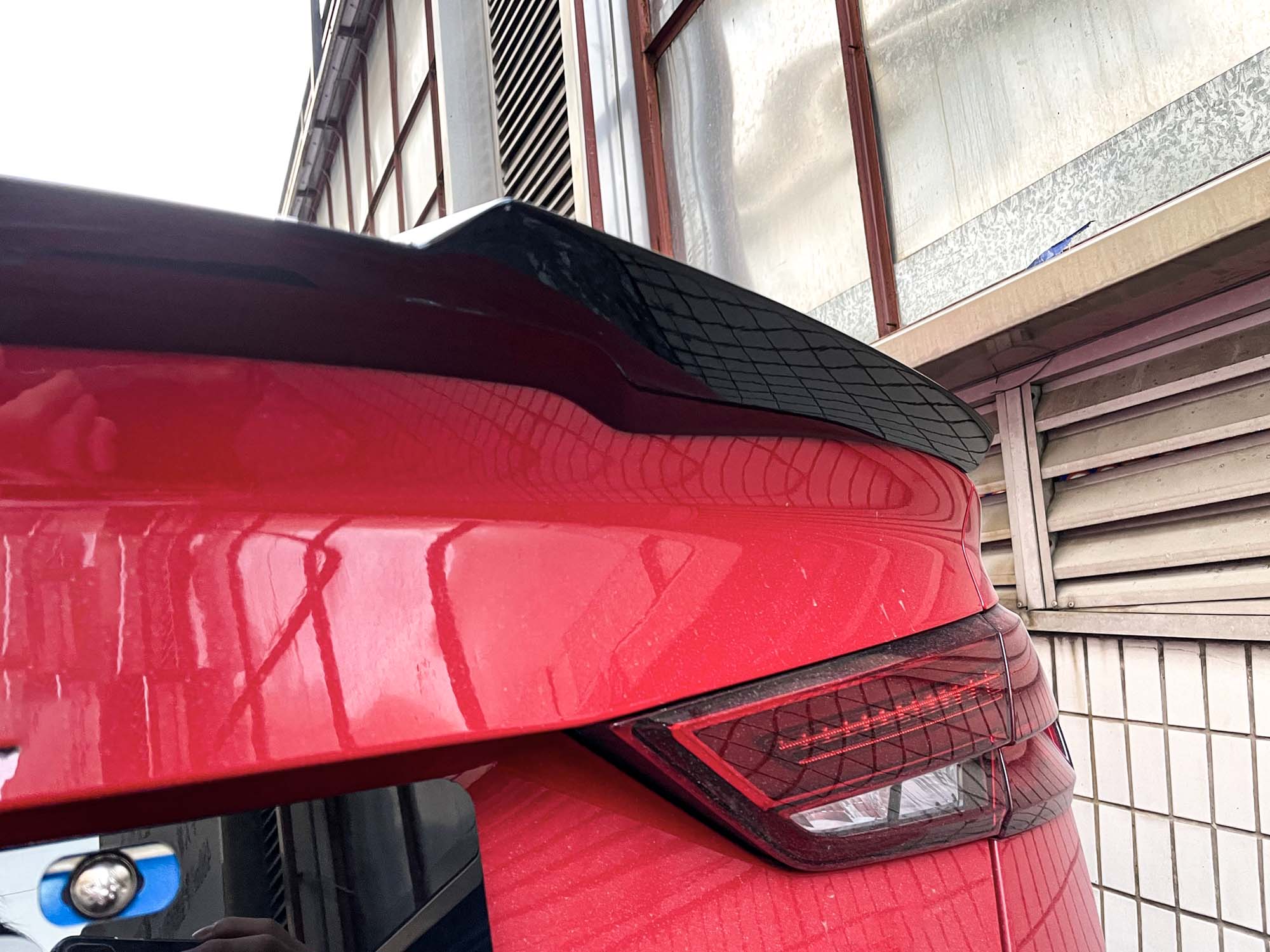 SpeedyParts > Schwarz Lackierte Heck Spoiler Heckflügel für AUDI A3 8V