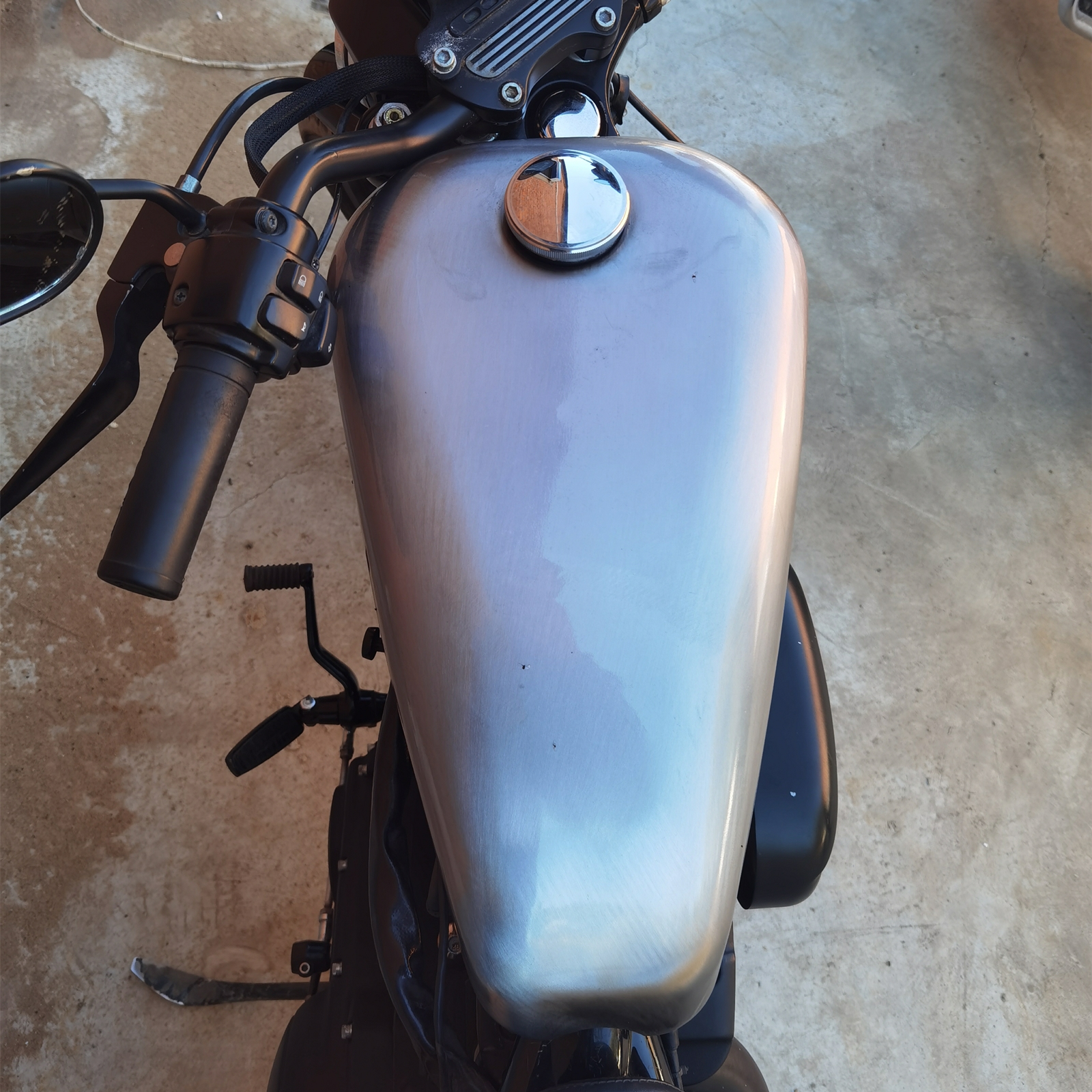 Harley-Davidson タンク XL883R Motorcycle Petrol Fuel Tank For HARLEY-DAVIDSON XL883R XL1200S