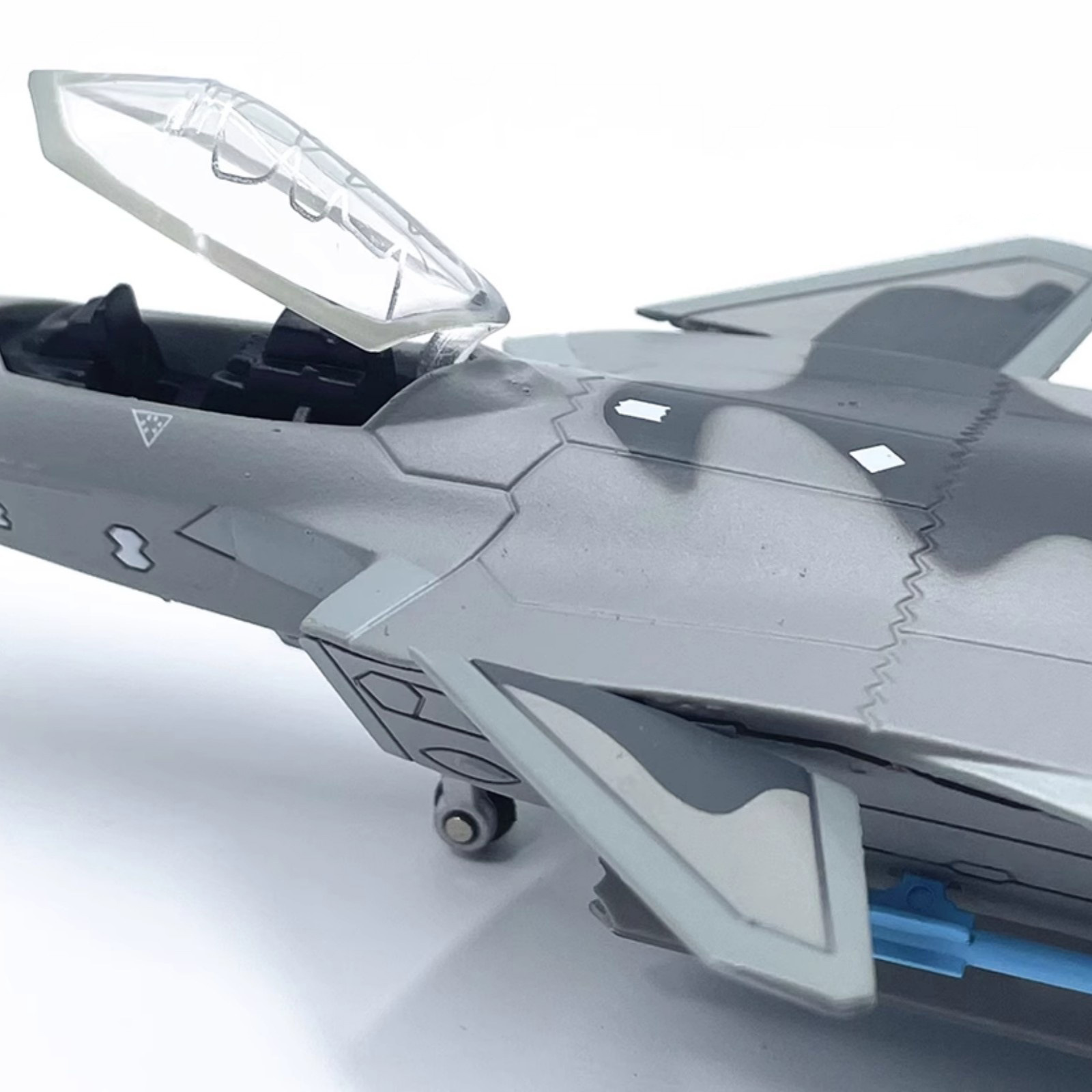 20.3cm Diecast Alloy 1/100 Chinese Air Force Chengdu J-20 Fighter