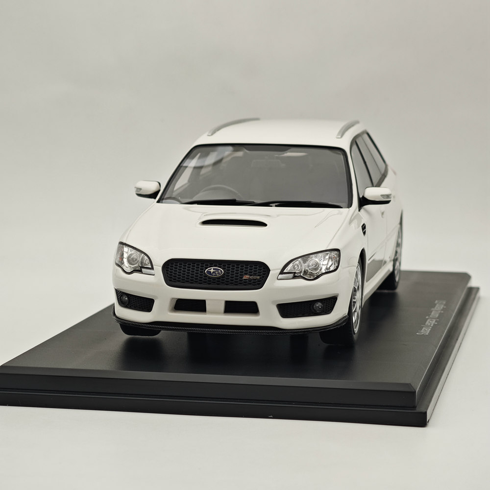 DNA Collectibles 1/18 Subaru Legacy Touring Wagon STI S402 White