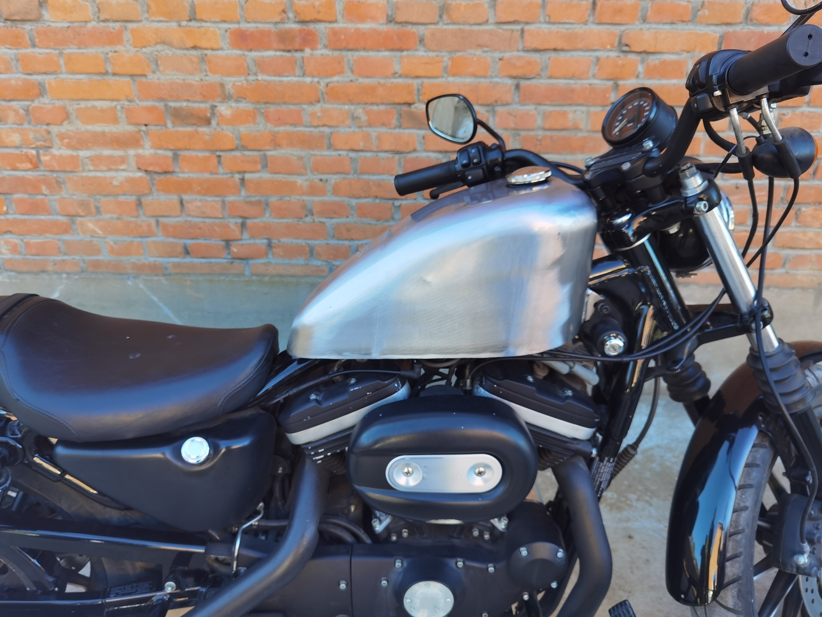 Motorcycle Petrol Fuel Tank For HARLEY-DAVIDSON XL883R XL1200S