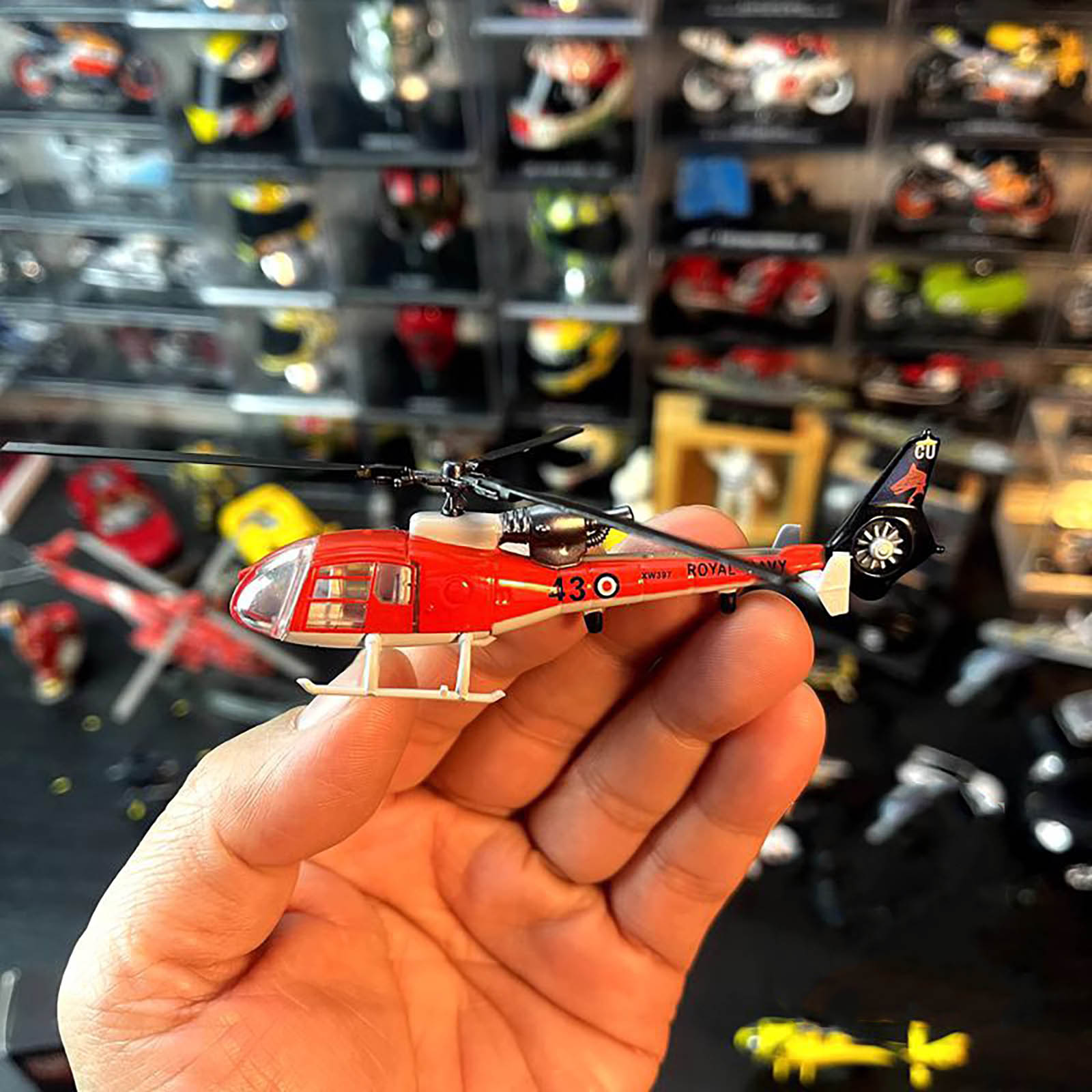 1:100 Scale SA341 Gazelle Helicopter Model - Diecast Alloy