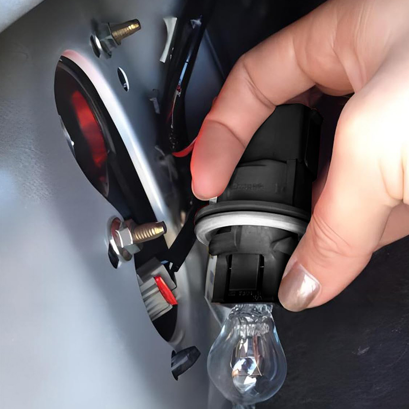 Park & Turn Signal Socket For 2009-2012 RAM 1500 & 2011-2012 RAM 2500/3500 – Front (68083021AA)