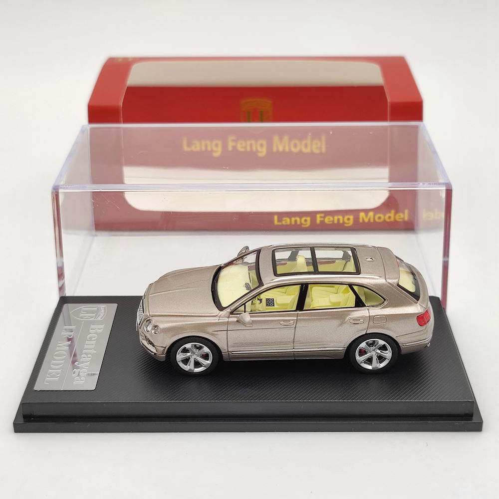 Bentley ミニカー　新品未使用　 Bentayga Bentley ベンテイガ 1/24 ミニカー 全3色 ライト点灯 エンジン