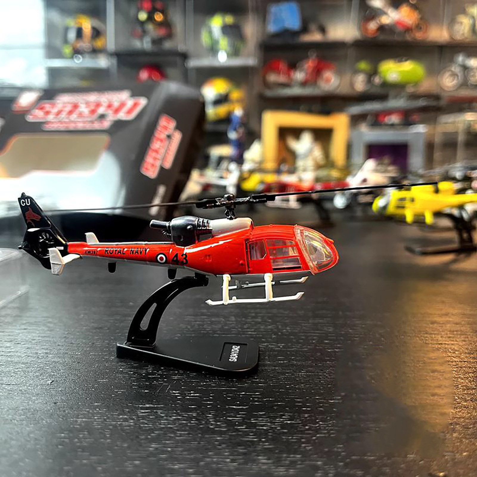 1:100 Scale SA341 Gazelle Helicopter Model - Diecast Alloy