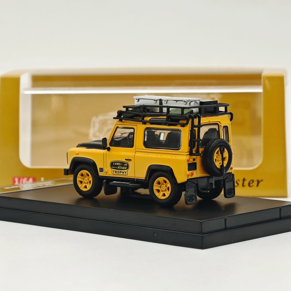 Master 1:64 Land Rover Defender 90 Camel Cup Diecast Toys