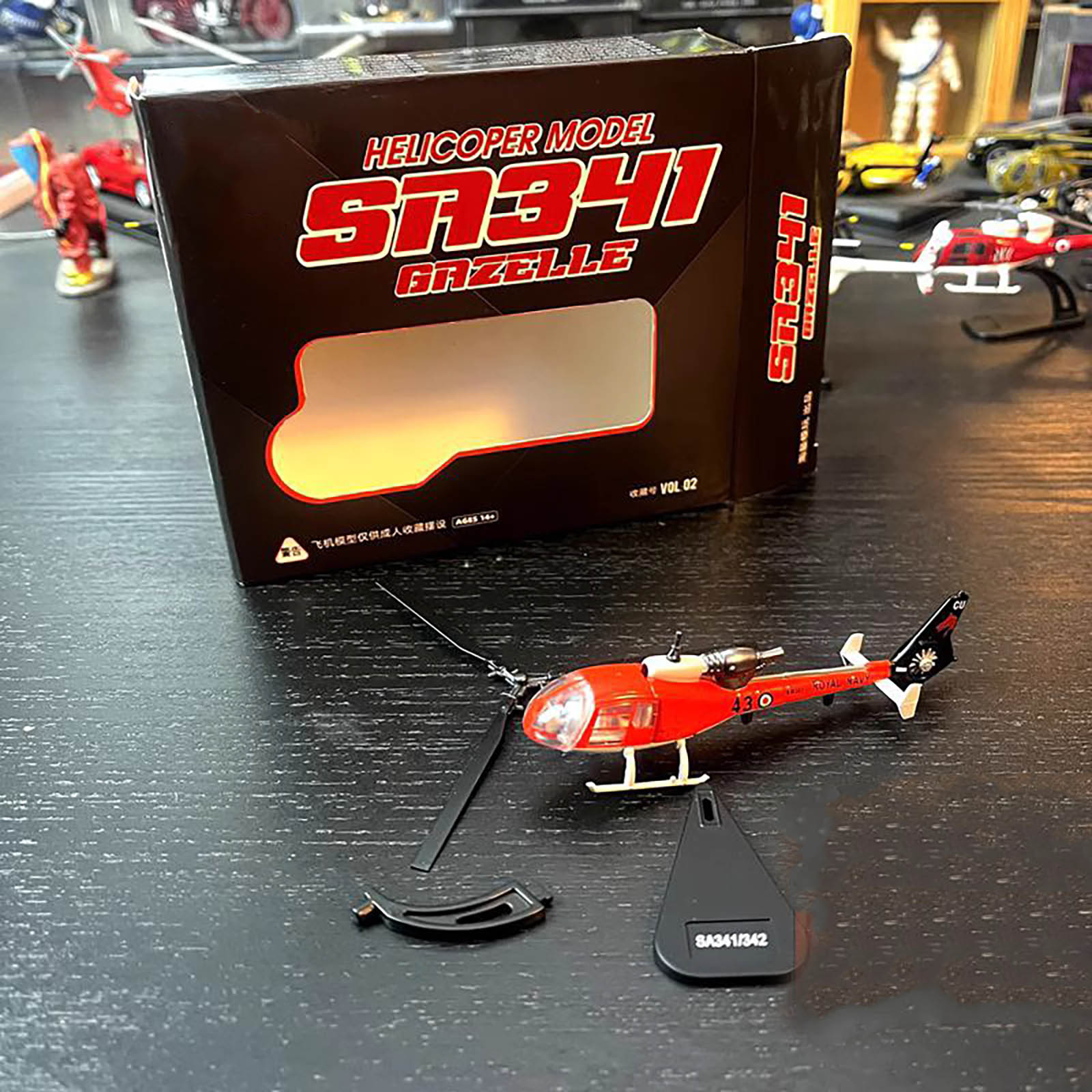 1:100 Scale SA341 Gazelle Helicopter Model - Diecast Alloy