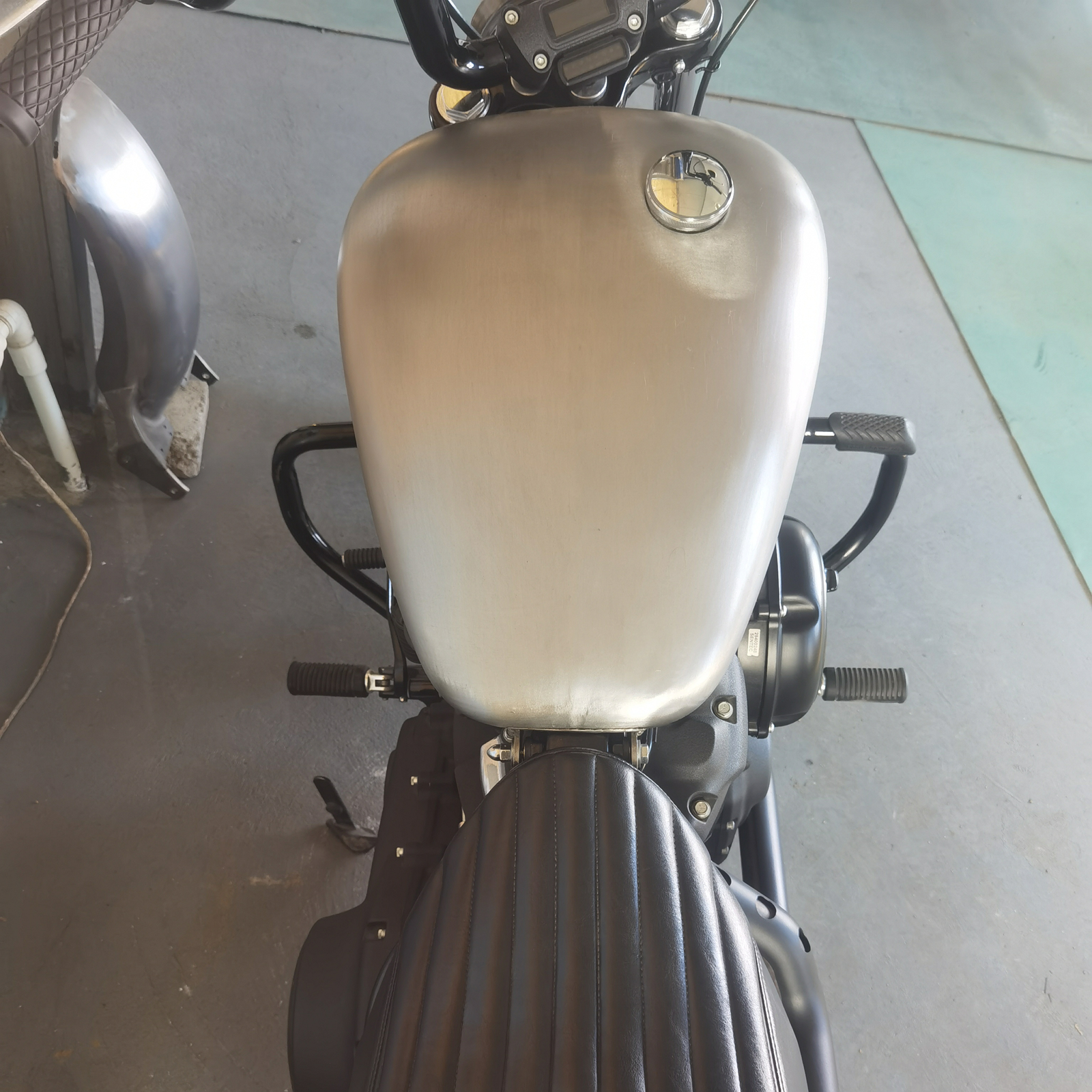 24L Petrol Fuel Tank For Harley Softail Street Bob M8 After 2018