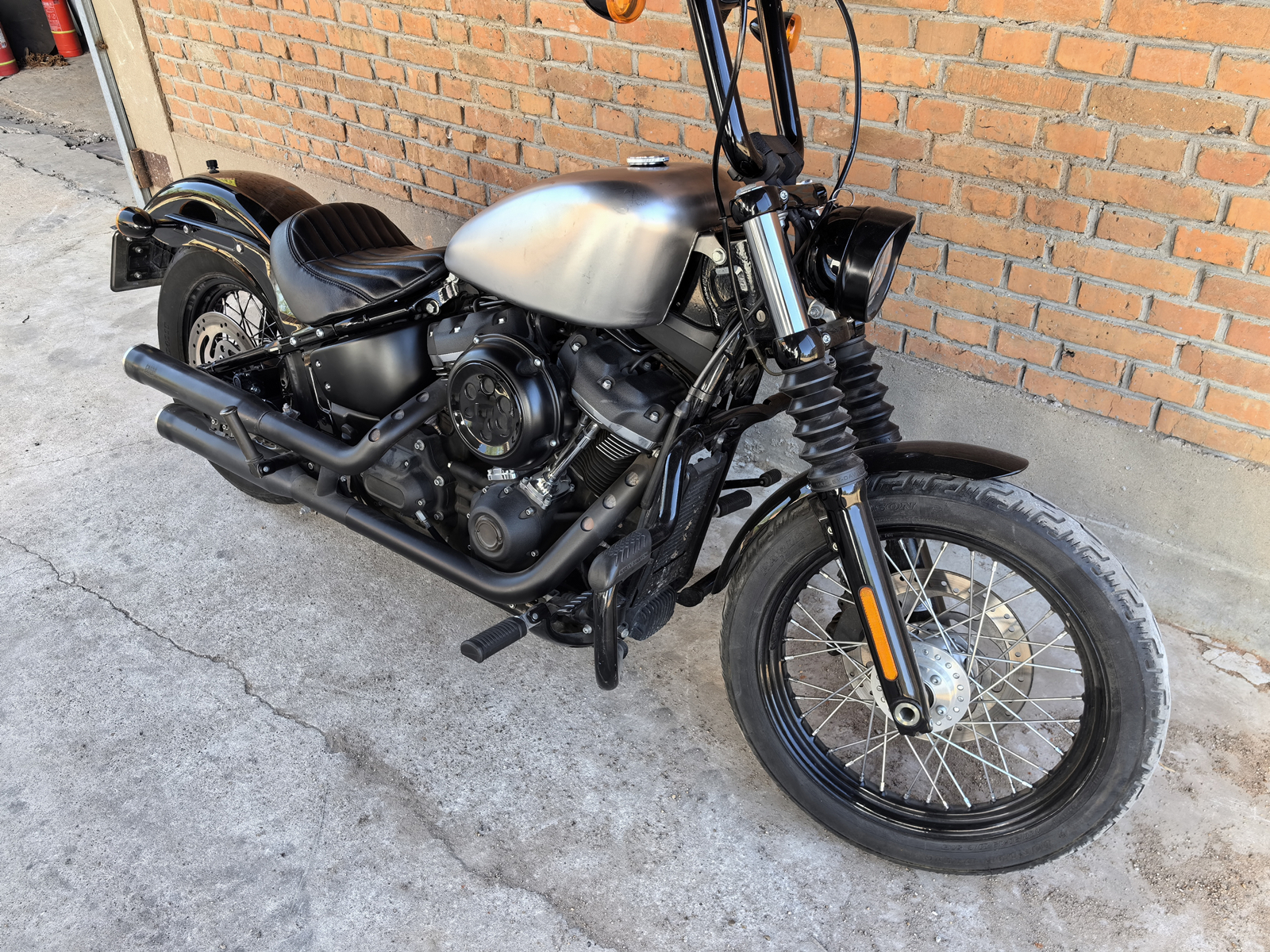 Motorcycle Petrol Fuel Tank For Harley Softail Street Bob FXBB