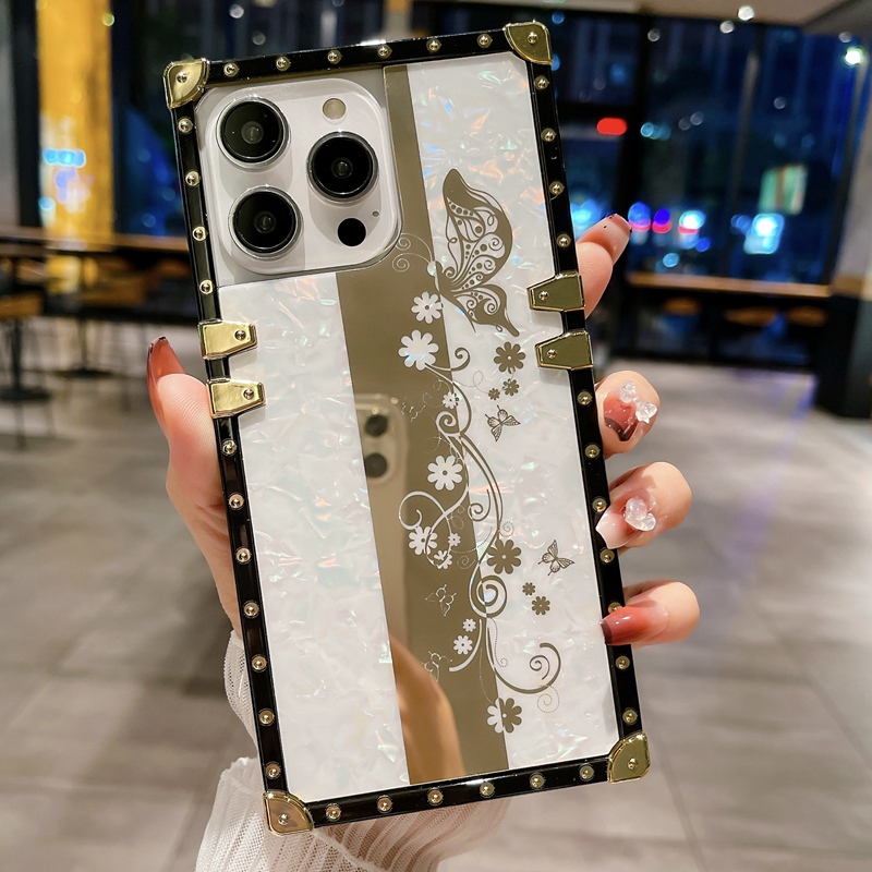 【スワロフスキー】クリスタル iPhone13 iPhone14ケース Gold High smartphone case, iPhone® 13 Pro Max, Gold tone | Swarovski