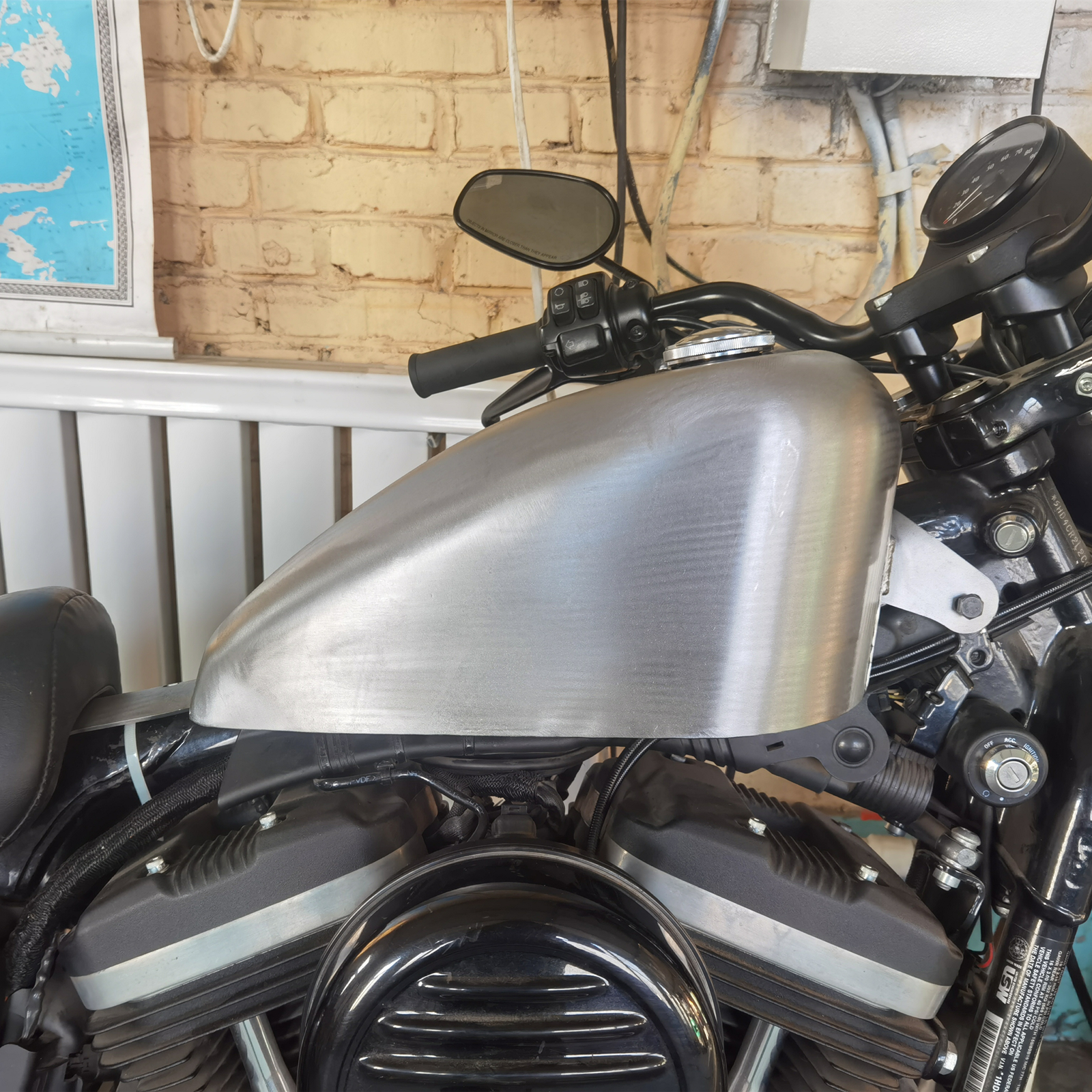 Motorcycle Petrol Fuel Tank 7.5L For Harley Sportster Series 2007