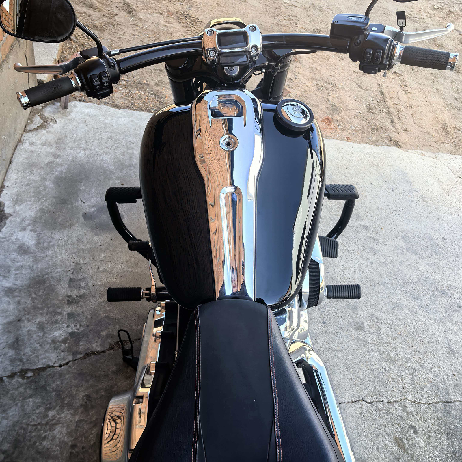 19L Motorcycle Petrol Gas Fuel Tank For Harley Breakout Softail