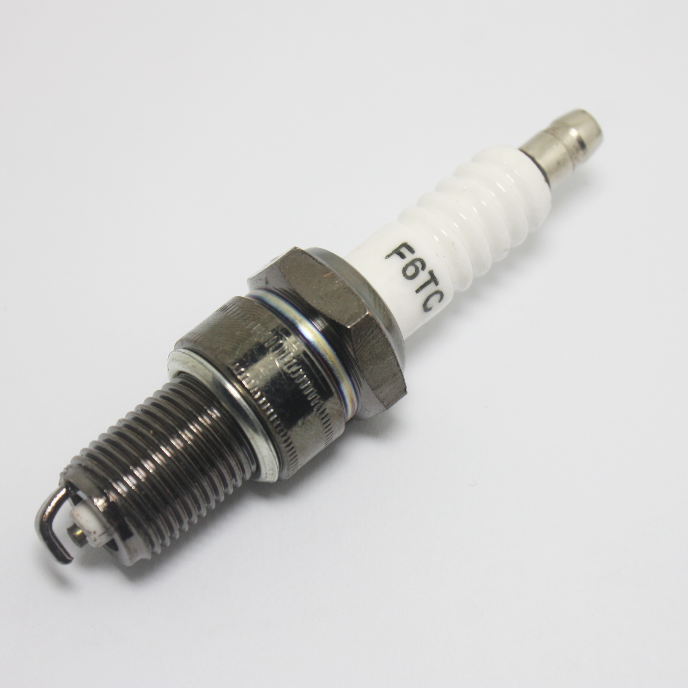 New High Quality F6TC Spark Plug For Strimmer Lawnmower Cutter Engine