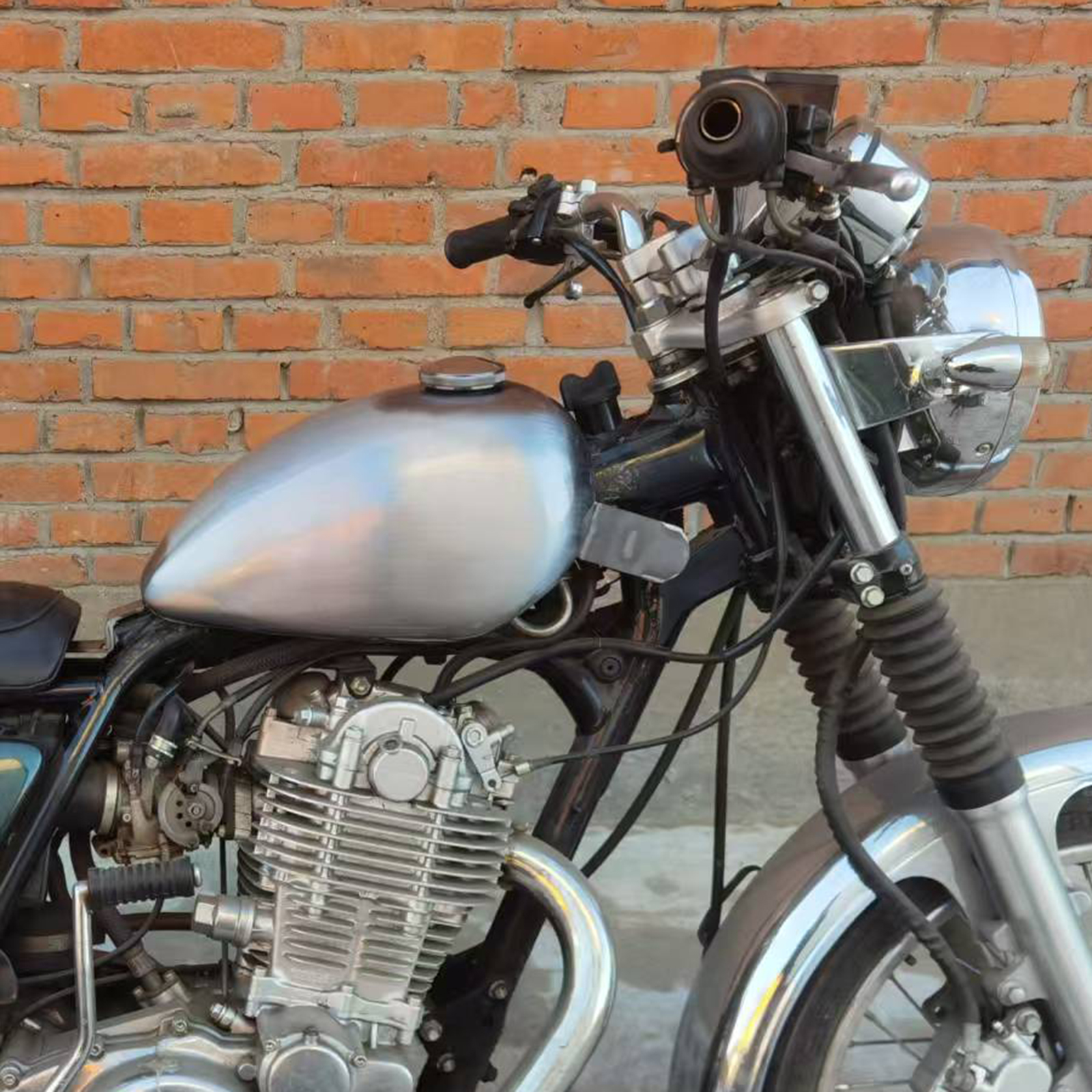 Motorcycle Gas Fuel Tank for Yamaha SR400 with Oil Cap