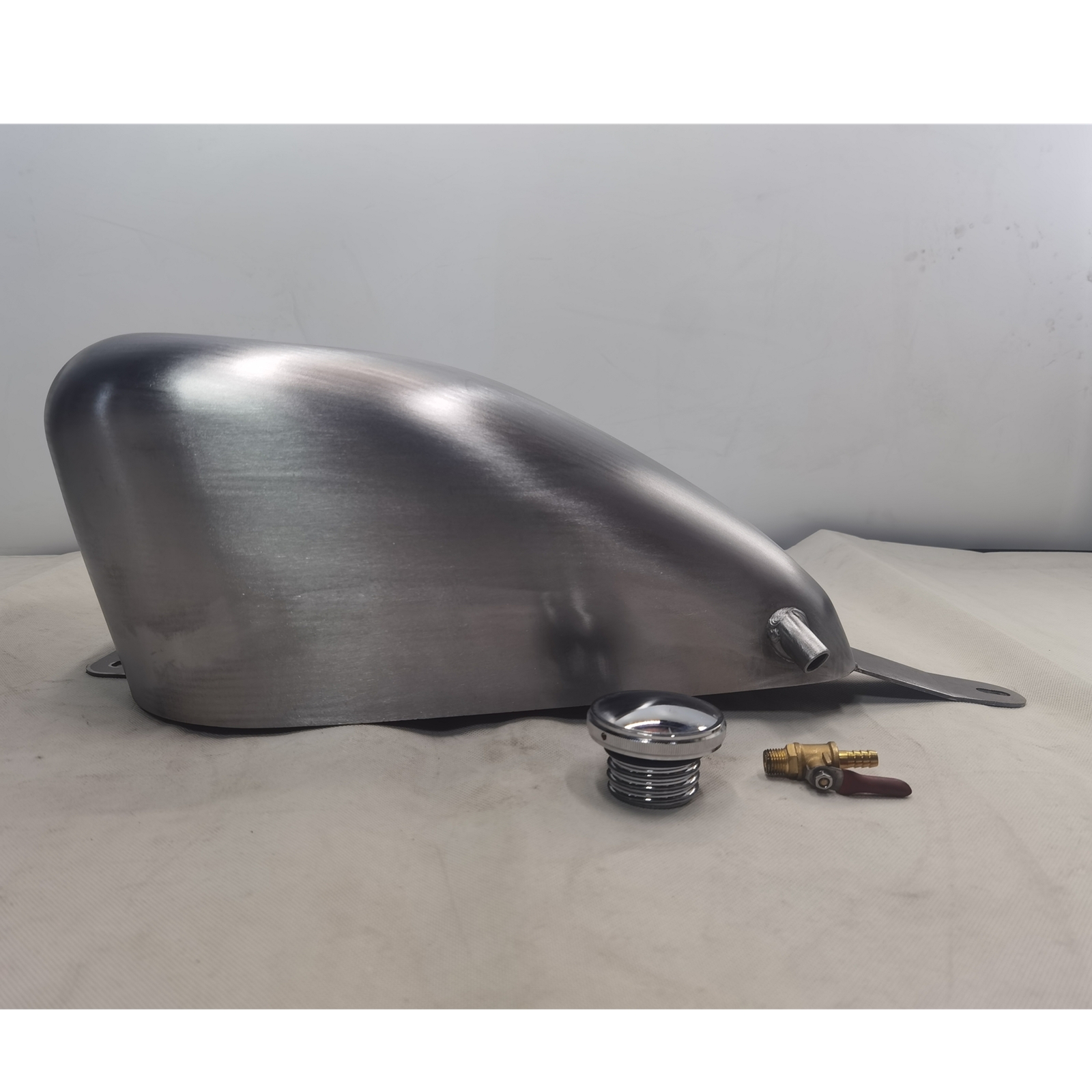 Silver Motorcycle Gas Fuel Tank 10L For YAMAHA DRAGSTAR 1100