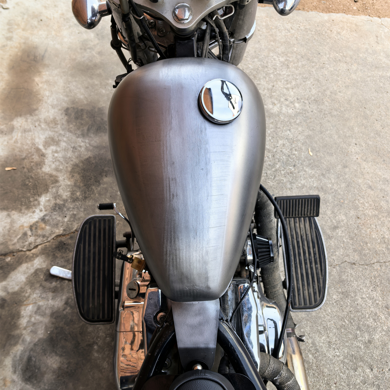 8L Motorcycle Petrol Gas Fuel Tank For KAWASAKI VULCAN400 800 1995