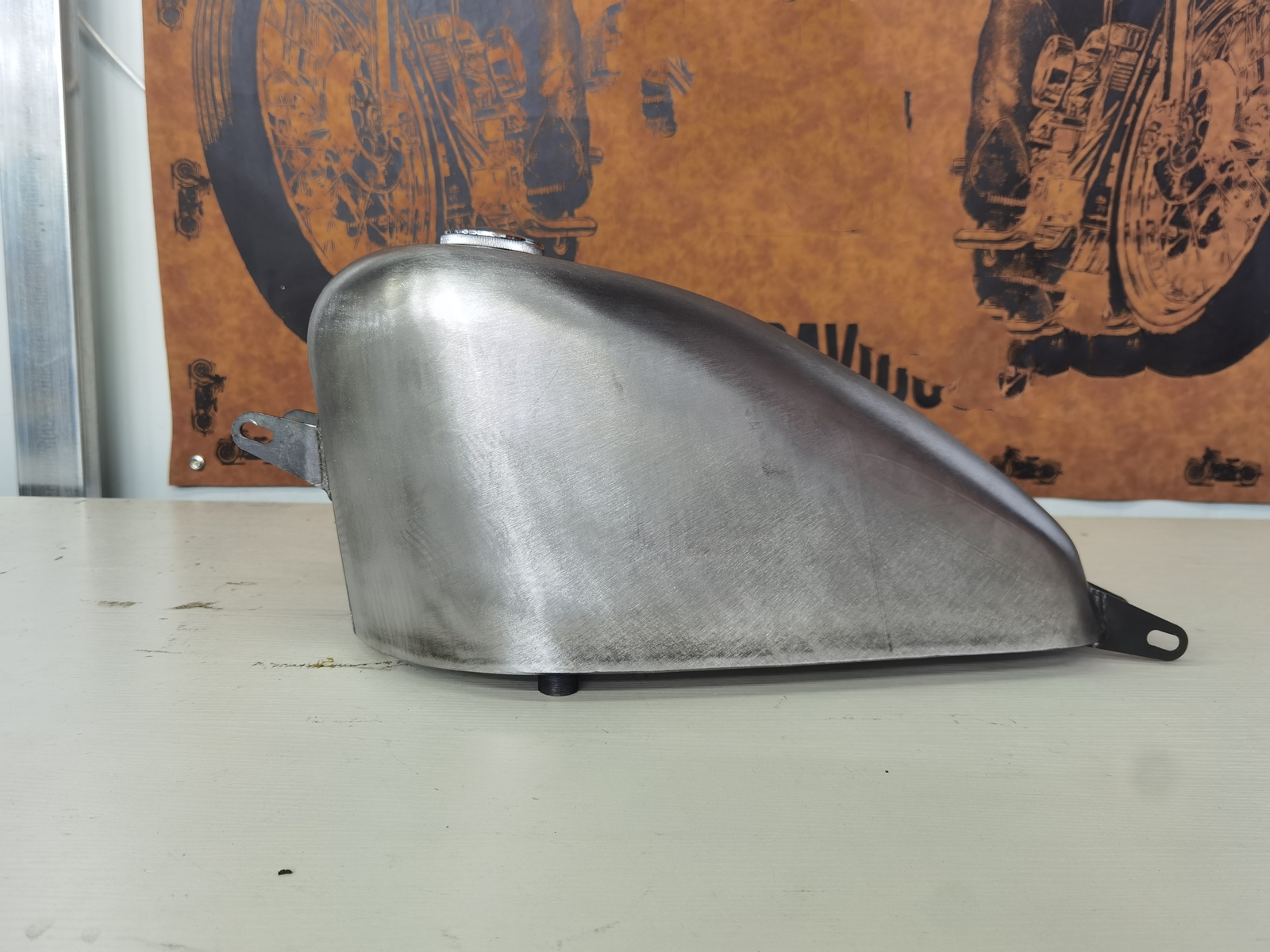 12L Customized Motorcycle Petrol Gas Fuel Tank For HARLEY DYNA