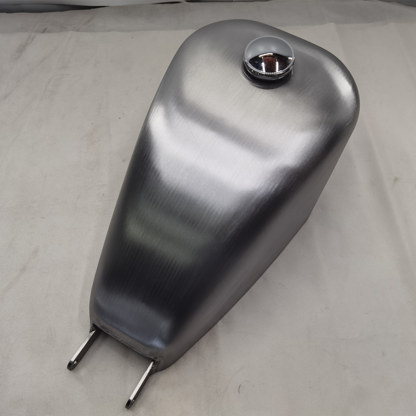 Silver Petrol Gas Fuel Tank W/ Cap For Harley Softail 2018-2022