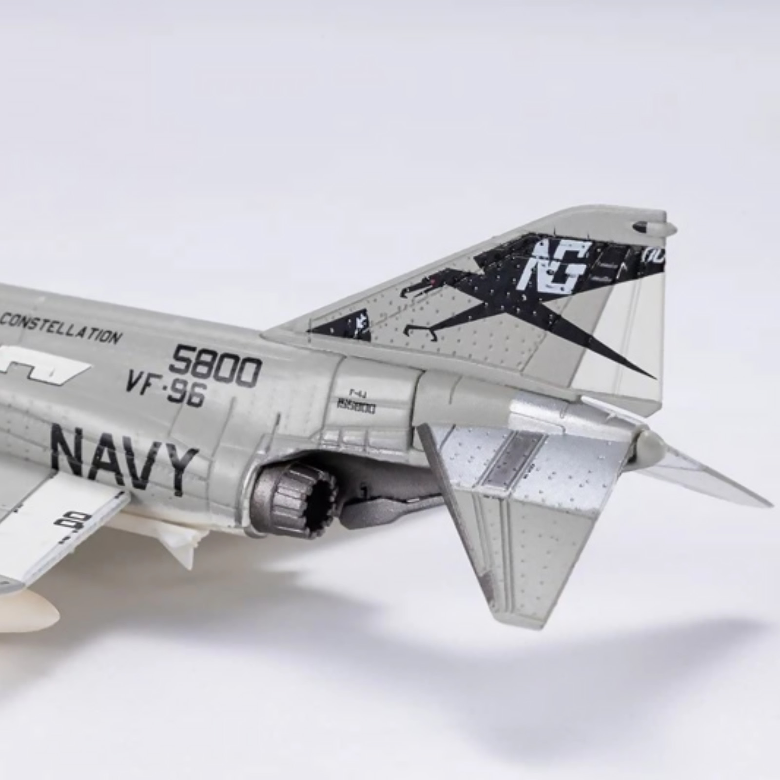 1PCS Brand New Diecast Alloy 1/144 Scale F-4 Phantom II Fighter