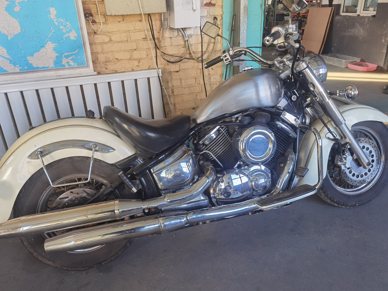 Handmade Motorcycle Petrol Fuel Tank For YAMAHA DRAGSTAR1100