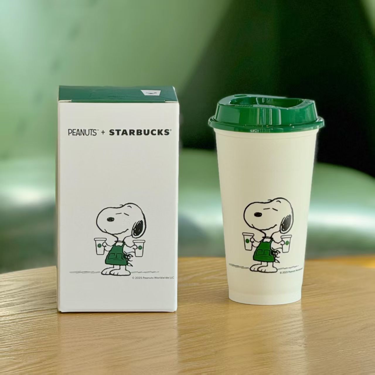 2025 China Starbucks Snoopy Green Lid Plastic 16 oz Cold Drink Cup