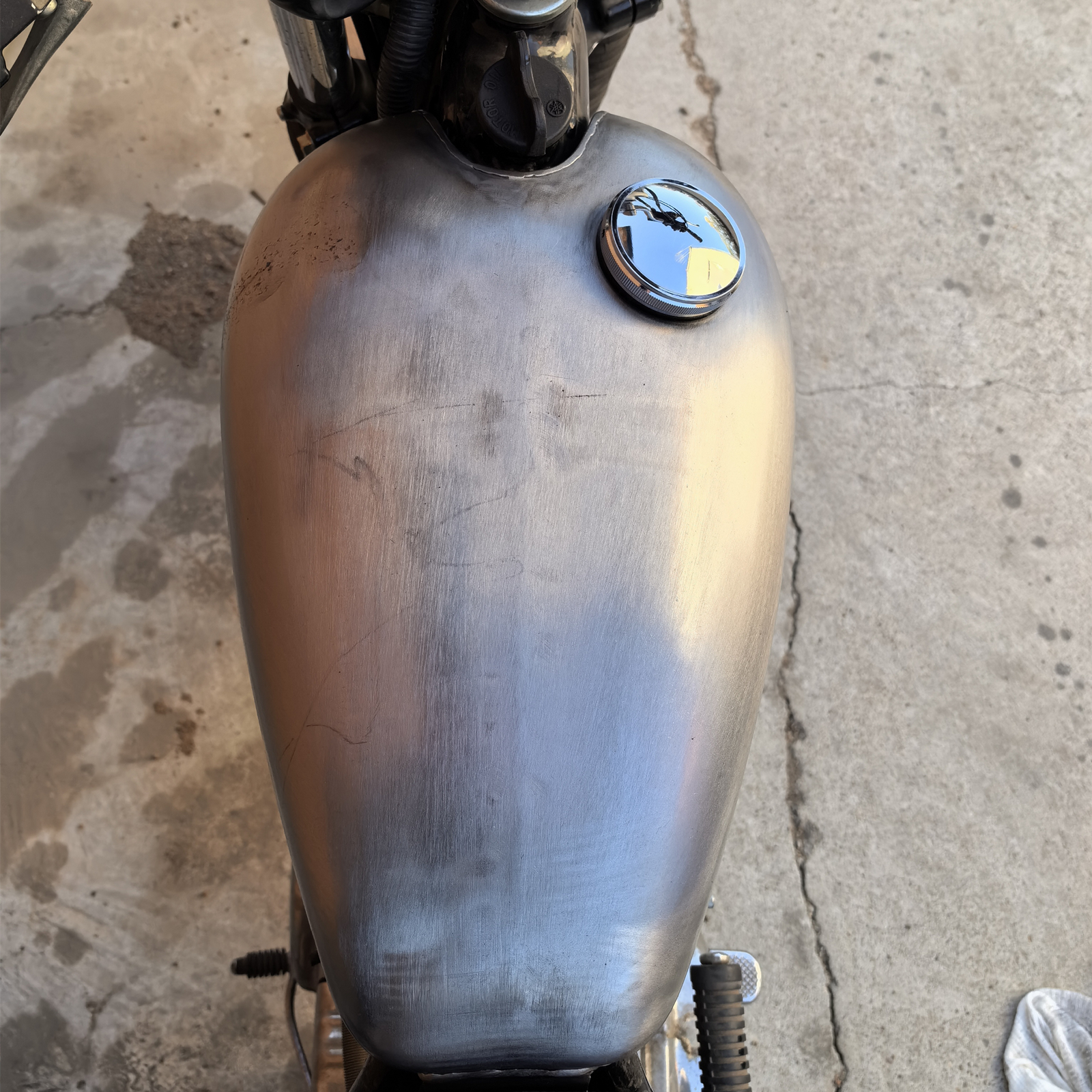 Motorcycle Petrol Gas Fuel Tank Oil Tank Fit For YAMAHA SR400