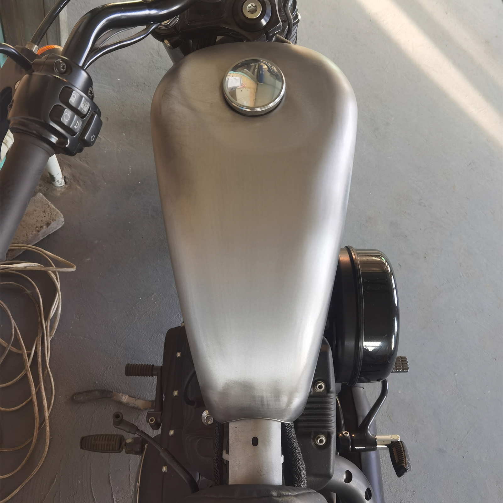 Motorcycle Fuel Tank 7.5L For Harley Sportster XL 1200 883 2004