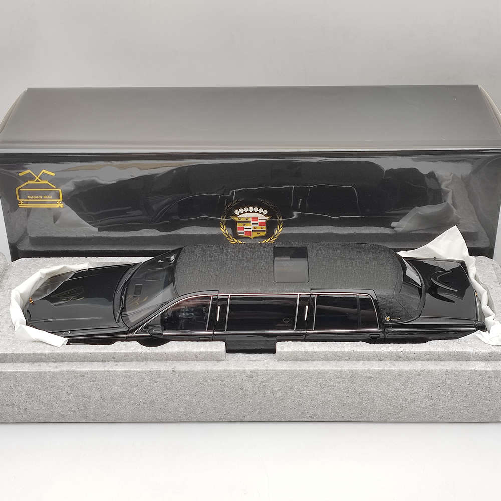 Cadillac Fleetwood Brougham キャデラック 1/18 Dealer Edition 1:18 Cadillac Fleetwood Brougham 1992-1994
