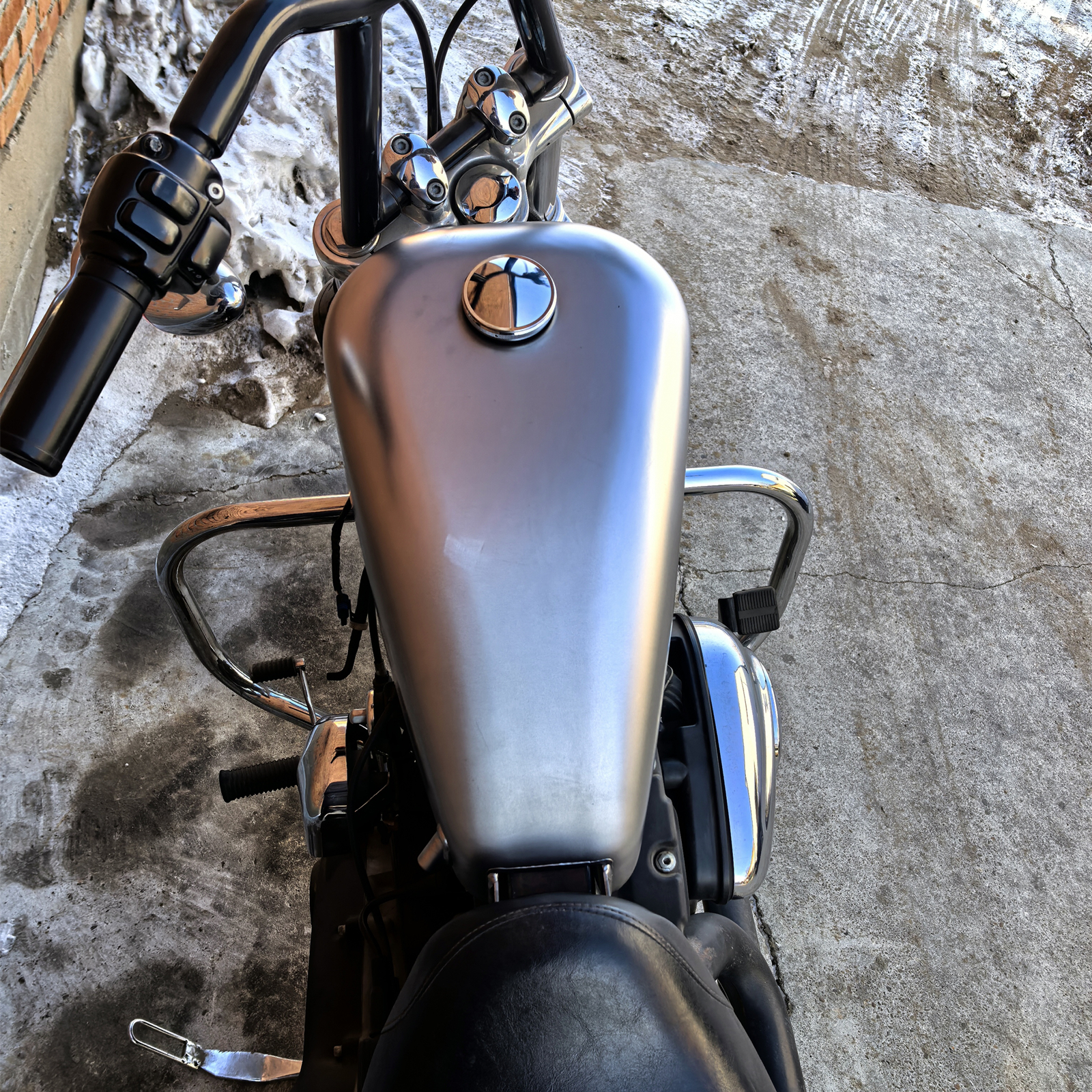 Motorcycle Petrol Gas Fuel Tank For Harley Davidson Dyna 2004-2006