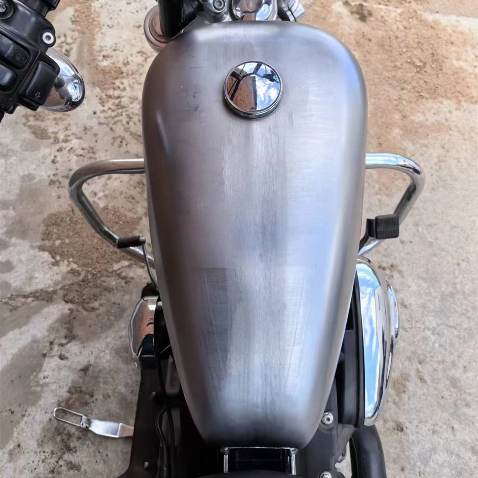 ハーレータンクダイナ系？ 14L Motorcycle Petrol Gas Fuel Tank W/ Cap For Harley Dyna 1995