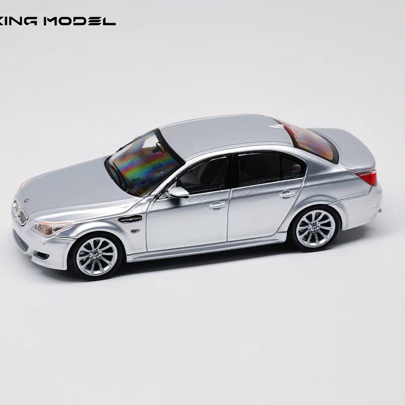 BMW Mシリーズ　ミニカー　1/64 KING MODEL 1:64 BMW M5 E60 TOURING Wagon Diecast Car Toys