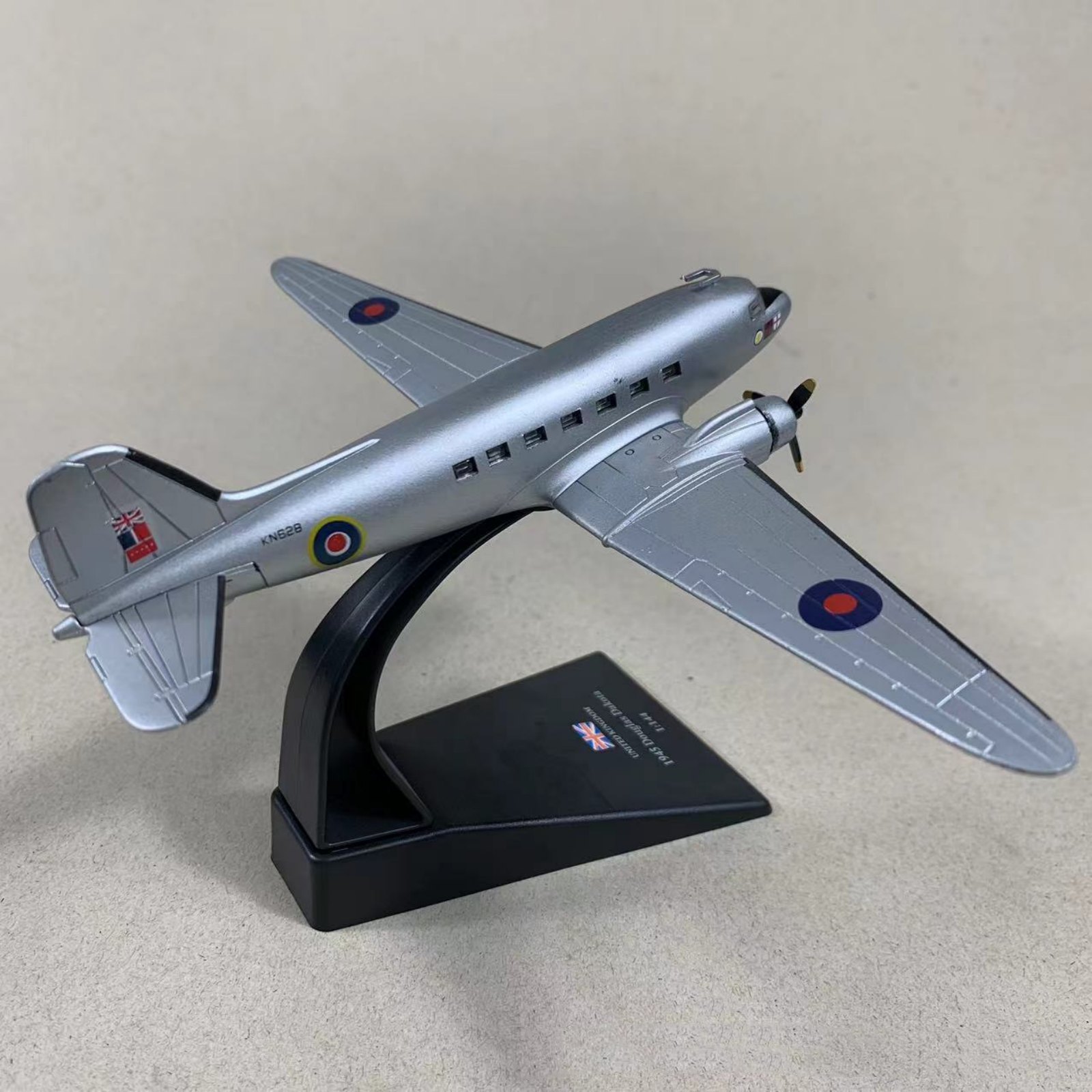 1/144 Scale WWII UK For Douglas C-47 Dakota Mk.IV Guadeloupe