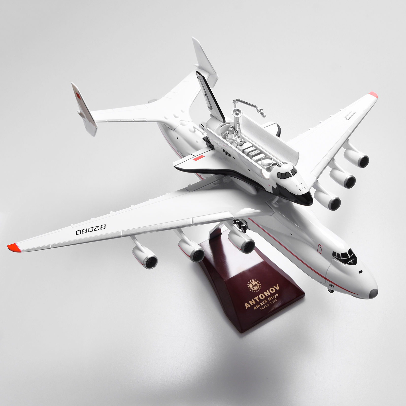 Antonov 225 モデル 1/200 スケール Official license model of ANTONOV® An-225 Mriya. Scale 1/200