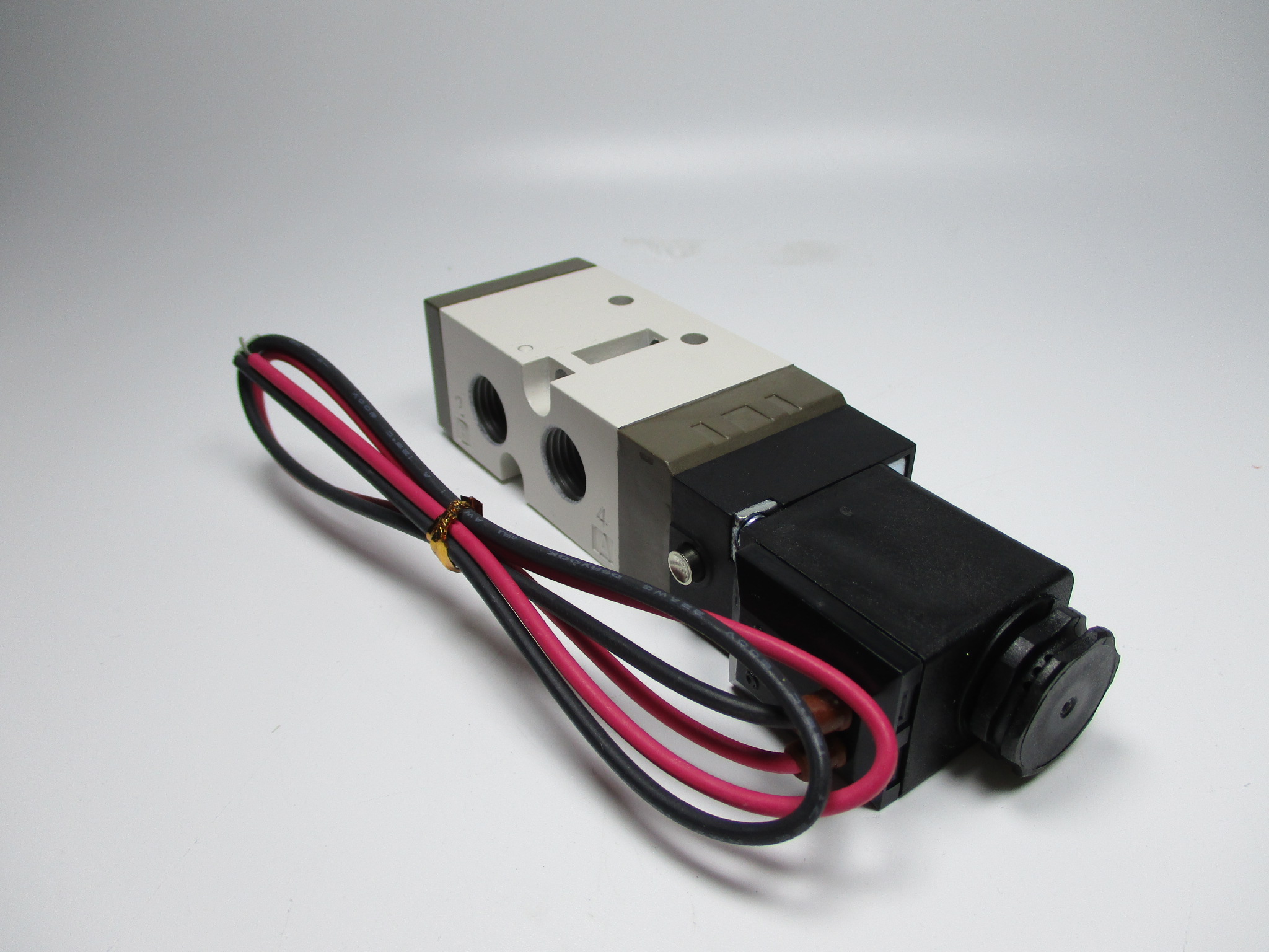 1PCS New For YPC SF4101IP DC24V 1.510bar Solenoid Valve 628243315943